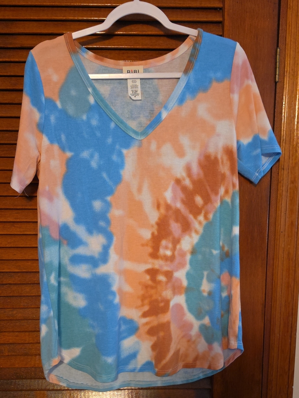 BiBi Short Sleeve V-Neck Tie-Dye Top in Blue and Peach